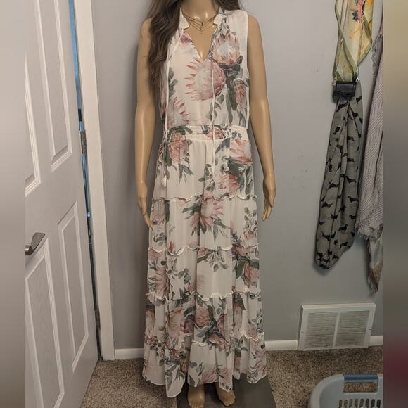 Express Dresses & Skirts - Express floral sleeveless tiered maxi dress